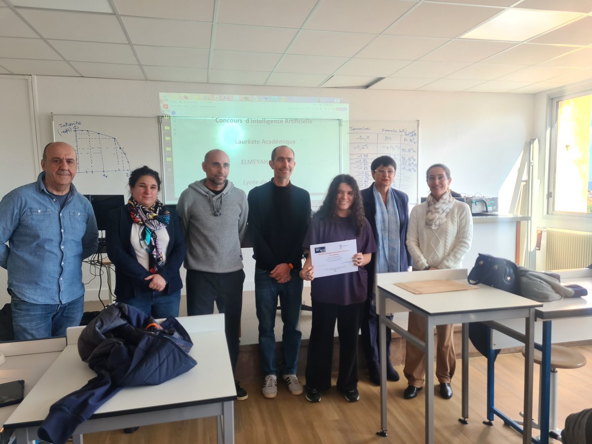 LyceeBalagne's tweet photo. Prix académique de l'Intelligence Artificielle :Camelia Elmeyah, élève de Tle, Lauréate, Premier Prix Académique. Elle a reçu cette distinction des mains de Mme Bordes,IA-IPR de mathématiques. Félicitations Camelia! @academie_corse https://t.co/Hx7Z7SQvc5
