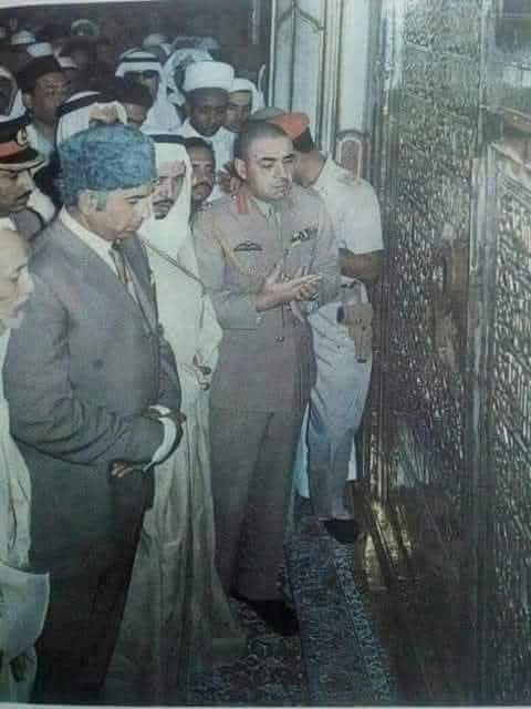بھٹو صاحب نے جب قادیانیوں کو غیرمسلم قرار دینے والے مسودے پر دستخط کیے اس وقت چیف آف نیول اسٹاف حسن حفیظ احمد قادیانی تھا،
آرمی کا ڈپٹی چیف عبدالعلی قادیانی تھا اور فضائیہ کا سربراہ ظفر چوہدری بھی قادیانی تھا۔ ظفر چوہدری نے ہی اپنے ہم زلف میجر جنرل نذیر کے ساتھ مل کر
👇