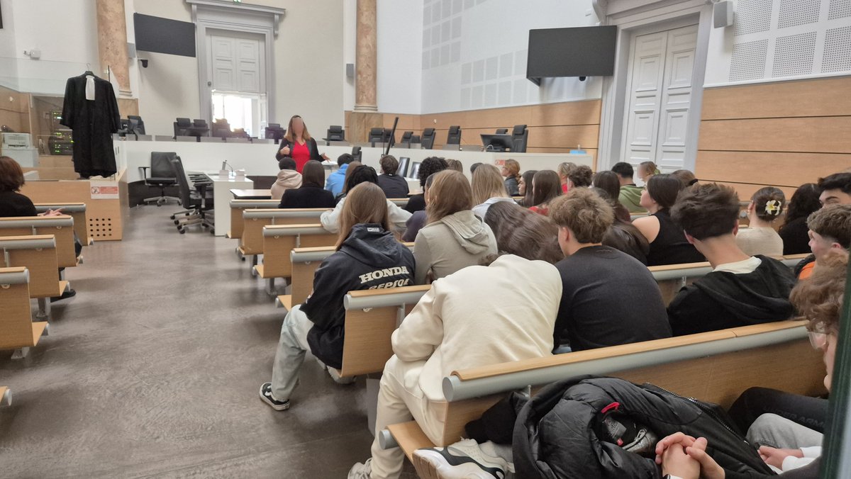 cdad_dordogne's tweet photo. Pour compléter l'exposition "12 hommes en colère" de M. PICARD, le CDAD 24, en partenariat avec le tribunal judiciaire de Périgueux, a organisé une conférence pour les lycées le 6/02/25 sous le titre "La justice, une œuvre humaine".
#justice #tribunal #cdad #dordogne #lycées https://t.co/cQsPoFqnmr