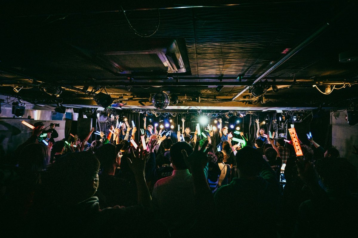 Symdolick's tweet photo. 2025年2月8日(土)
Symdolick LAST ONE-MAN LIVE TOUR
- Aster - FINAL
@ CLUB CITTA'

ついに明日となりました。

いつだって私たちのことを照らしてくださったのは皆さんです。
Symdolickにしか歌えない歌で、何年経っても褪せない、皆さんの記憶に咲き続けられるステージをお届けします。

Symdolickラストステージをぜひ見届けてください。

CLUB CITTA'にてお待ちしております💐

▼詳細
https://t.co/JhJiFUD5UM

▼チケット
https://t.co/907ILo6Xs0

#シンドリアスター #シンドリ