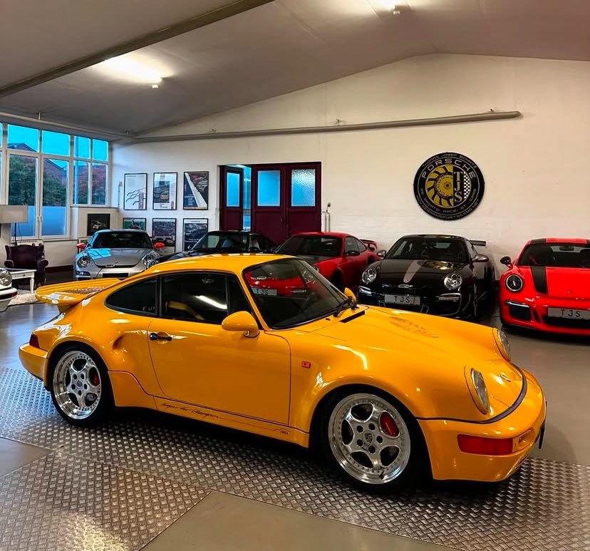 Jordan92338366's tweet photo. 964 TurboS in Signal Yellow 🔥 https://t.co/yRz9qDu3yd