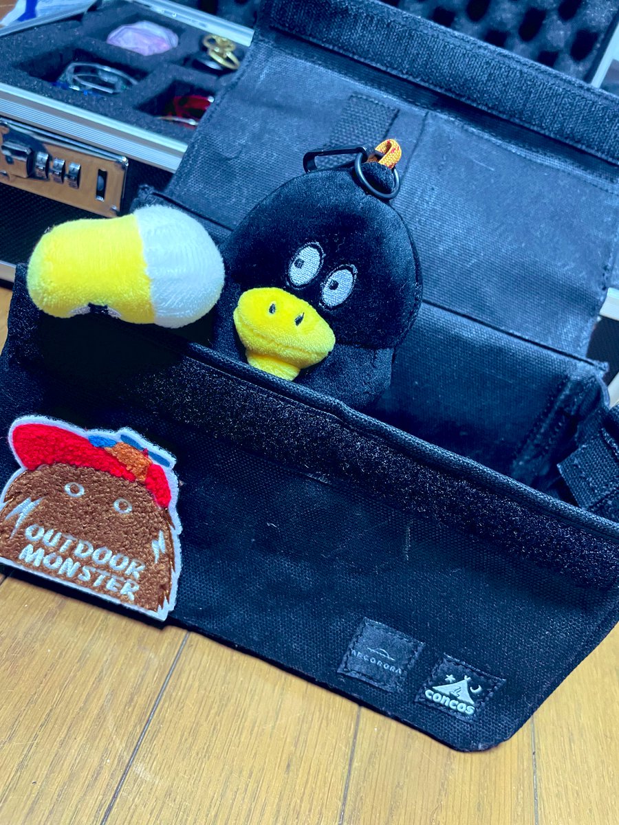 ino_camp_'s tweet photo. ARCORORAさんの🎁企画で頂いた
特製帆布カバー✨

人気の燻製機
コンパクトスモーカー「BOX」は
当然ジャストサイズですが

汎用性高そうだなぁって色々入れると
これまた良いサイズ感だこと👀

ワッペンも付けちゃった😁

#ARCORORA 
#CONCOS https://t.co/NIOxqFtahE