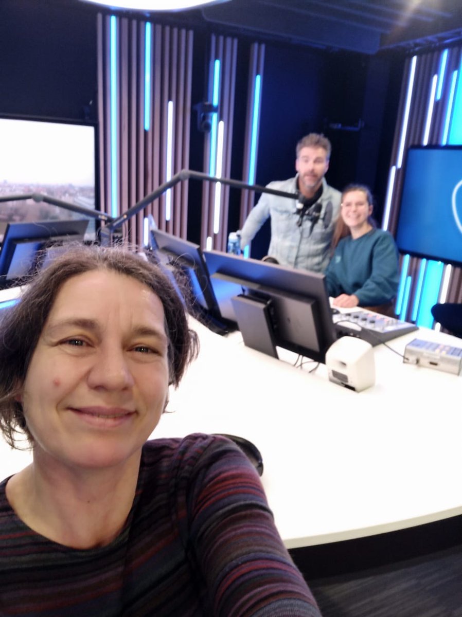 Is het Belgisch #ouderschapsverlof illegaal? 🎙️ Collega Lutgard, beleidsmedewerker gezin - werk &amp; kinderopvang, legt het je graag uit in 'Zijn er nog vragen?' <a href="/radio1be/">Radio 1</a>. Herbeluister het hier 👉 vrt.be/vrtmax/luister…