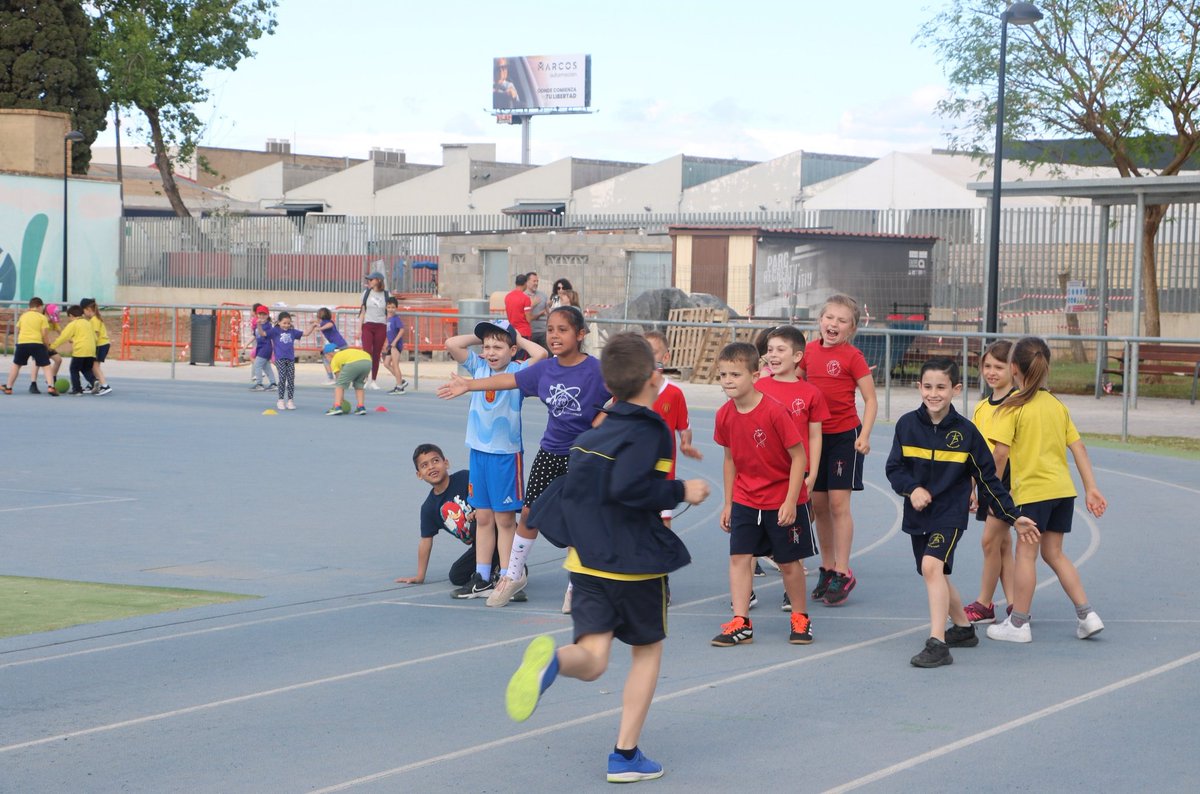 esportsqdp's tweet photo. No queda res per a les Mini Olimpíades de Quart de Poblet! ✨

Els xiquets i xiquetes podran gaudir de jocs tradicionals i moderns, on seran conscients de la importància de l'esport i del treball en equip. 💪🏼

- 1r primària: 11/02
- 2n primària: 18/02

#QuartÉsEsport https://t.co/PhSb8AaOO0