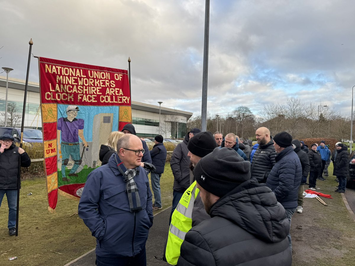 TUC North West (@tucnorthwest) on Twitter photo We were back on the picket line at Livv Housing this morning with our general secretary <a href="/nowak_paul/">Paul Nowak</a>, Knowsley MP <a href="/anneliese_midge/">Anneliese Midgley MP</a> and importantly, <a href="/NorthWestUNISON/">UNISON North West</a> and <a href="/Unite_NorthWest/">Unite North West</a> members
The support is growing - look in todays Mirror for example - and will until they win✊ We were back on the picket line at Livv Housing this morning with our general secretary <a href="/nowak_paul/">Paul Nowak</a>, Knowsley MP <a href="/anneliese_midge/">Anneliese Midgley MP</a> and importantly, <a href="/NorthWestUNISON/">UNISON North West</a> and <a href="/Unite_NorthWest/">Unite North West</a> members
The support is growing - look in todays Mirror for example - and will until they win✊