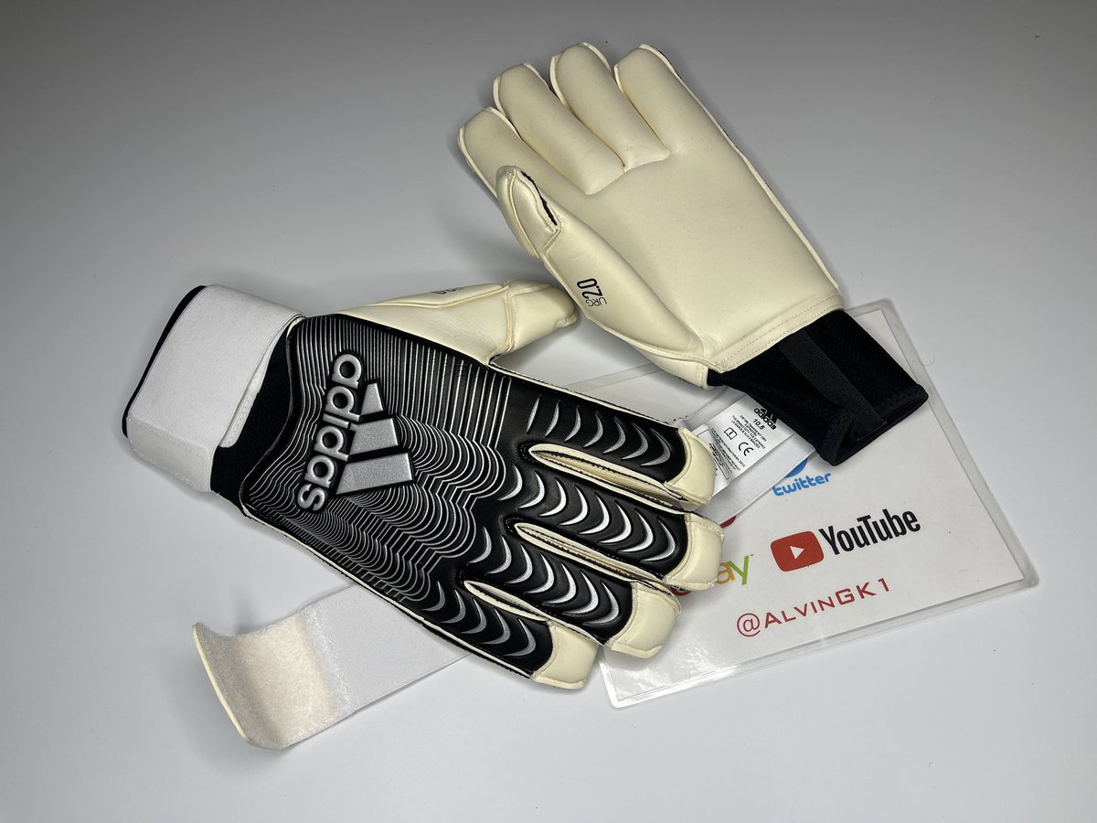 AlvinGK1's tweet photo. So who remembers these then?

The Adidas Classic Pro Fingertip Goalkeeper gloves. 

These are the last finger tips that Adidas released in 2020 before moving on with the Hybrid model.

.
-
.
#gkgloves #pdkeepers #pdsspotlight #pdsgloveroom #gkunion #goalkeeperunion https://t.co/yrThKCyarQ