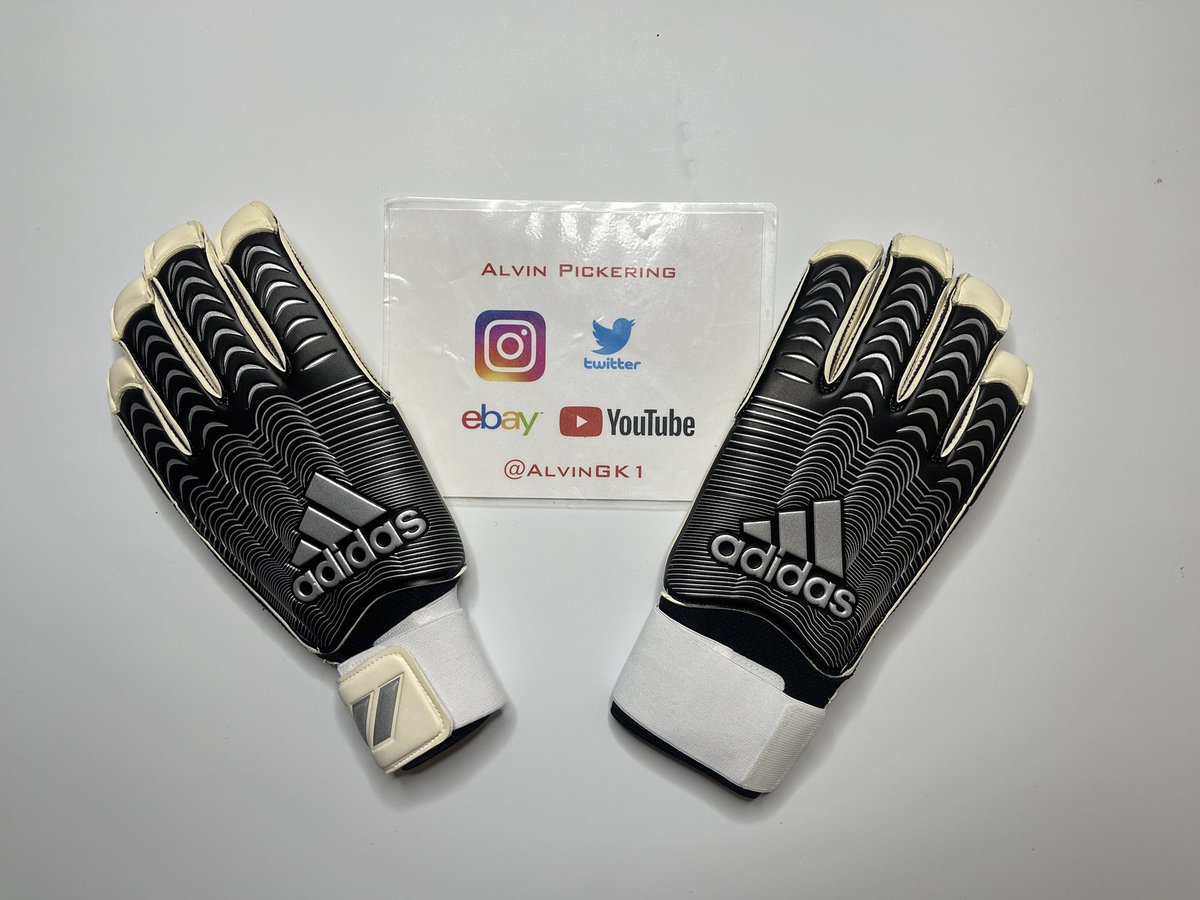 AlvinGK1's tweet photo. So who remembers these then?

The Adidas Classic Pro Fingertip Goalkeeper gloves. 

These are the last finger tips that Adidas released in 2020 before moving on with the Hybrid model.

.
-
.
#gkgloves #pdkeepers #pdsspotlight #pdsgloveroom #gkunion #goalkeeperunion https://t.co/yrThKCyarQ