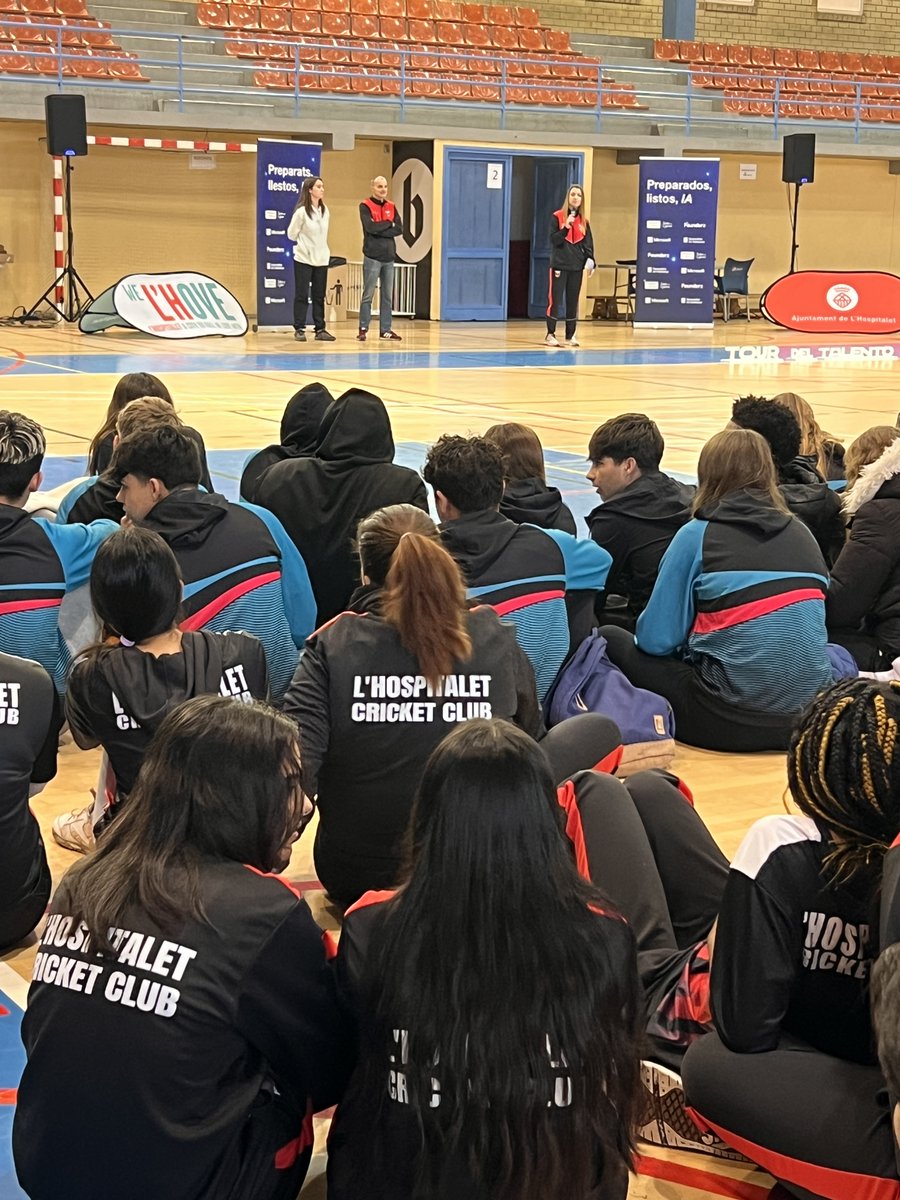 🏏🏀Matinal al Complex Esportiu L'Hospitalet Nord amb la participació de 200 alumnes de cicles formatius relacionats amb l'esport.

💪Mitjançant la pràctica del criquet i el bàsquet fomentem la salut i el treball en equip.

#EsportsLH #TalentLH #tourdeltalento #princesadegirona