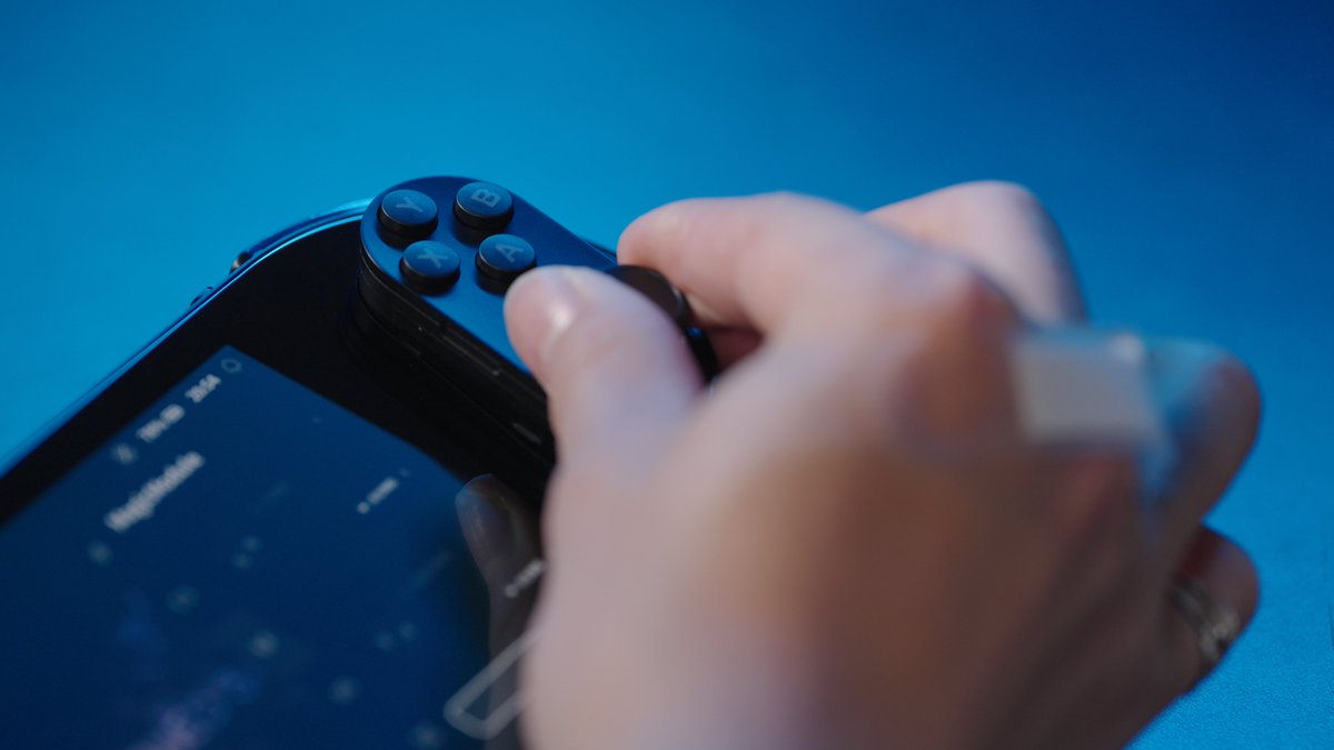 AYANEO__'s tweet image. Meet the world’s first modular Windows handheld! 🎮 The AYANEO 3 lets you swap out joysticks, touchpads, and more to create 56 unique control layouts. Flexibility at its finest! 🥳

#AYANEO #ModularGaming #GameChange #AYANEO3 #ModularHandheld #GamingInnovation #WindowsHandheld