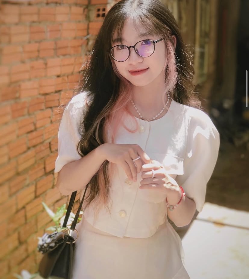 Khánh Linh tweet media