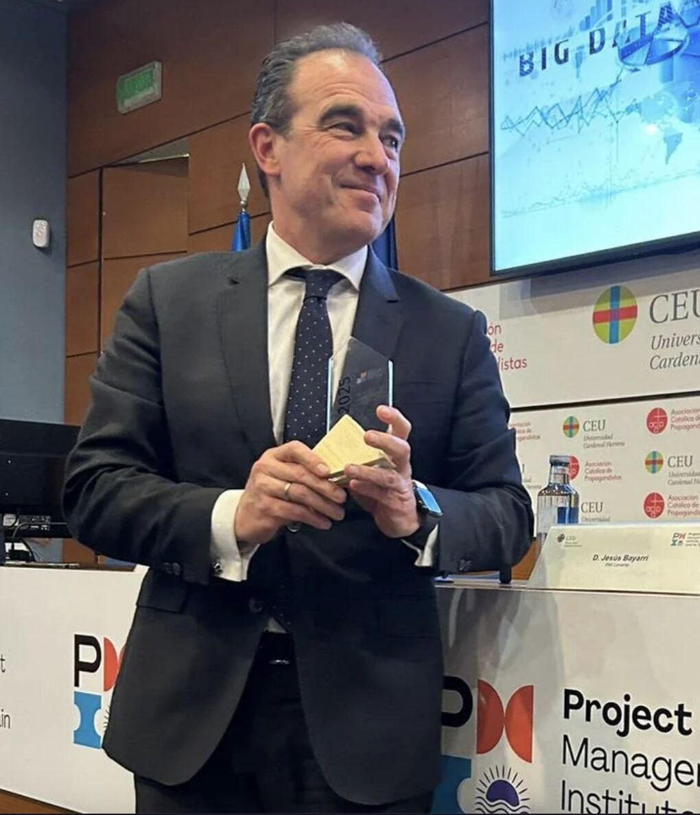ImpulsAlicante's tweet photo. 🏆 El asistente virtual 𝗔𝗟𝗜 ha recibido su cuarto reconocimiento, esta vez el PMI al mejor proyecto del año del Instituto Levante, consolidando a Alicante como referente en innovación y tecnología.

@alicanteayto @antonioperal 

#alicante #ayuntamientoalicante https://t.co/uvXid0BULs