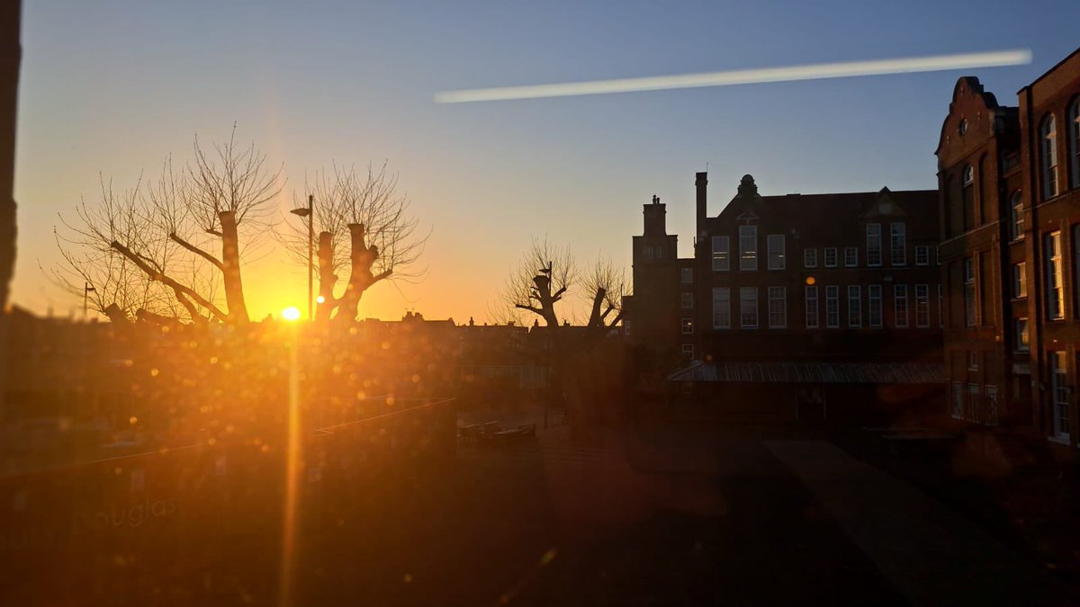 FCSixthForm's tweet photo. Sunrise at @FCSixthForm 🌅📸 https://t.co/FvNJmSKR1P