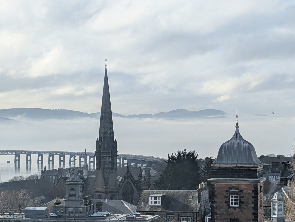 davey_kevin's tweet photo. Fog on the River Tay this morning. Photos taken from the Dundee Dental Hospital School Tower. @DundeeDental @dundeeuni @NHSTayside @BBCScotWeather @DundeeCulture @UndisScot #Dundee #Tay #TayBridge #Tayside #UoD #Fog https://t.co/F5KtHOmsRr