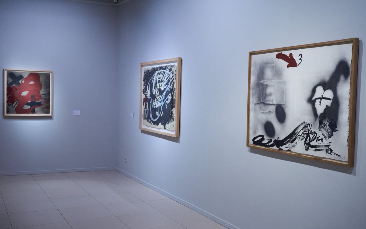 Se acaban de cumplir 13 años del fallecimiento del artista Antoni Tàpies (1923-2012),🎨 un creador universal que tuvo relación con la UIMP y del que pudimos ver su obra en la muestra 'Tàpies, otro' el pasado verano en el <a href="/casyc/">Fundación Caja Cantabria</a> de Santander .