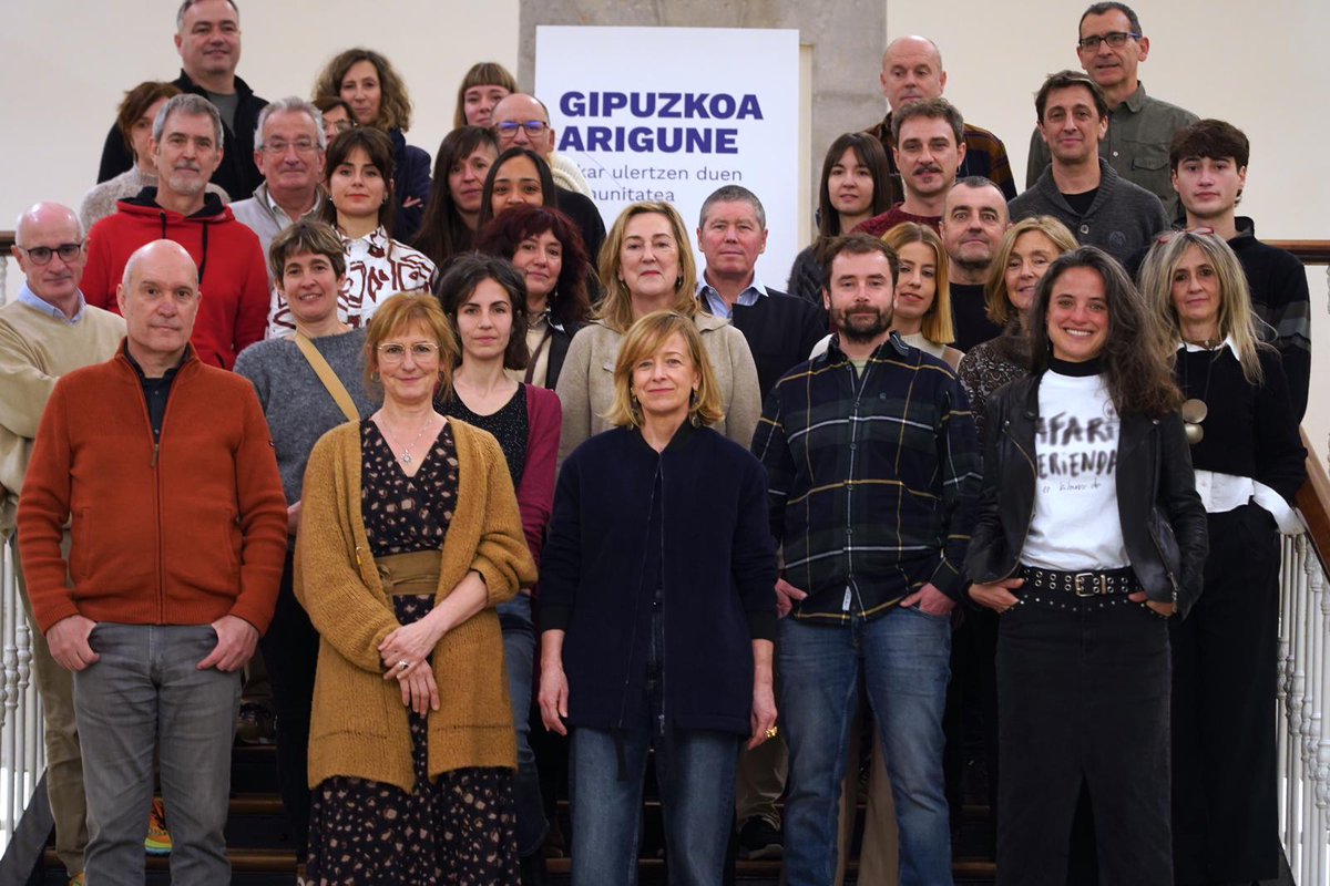 Gipuzkoa arigune, komunitate zabala euskararen erabileraren alde inplikatuko duen egitasmoa aurkeztu dugu.

Gipuzkoan euskararen ulermena orokortzea eta hiztunak euskaraz aritzearen aldeko kultura eta adostasun soziala nagusitzea ditu xede.

🧵Jarraitu haria 
 #GipuzkoaArigune
