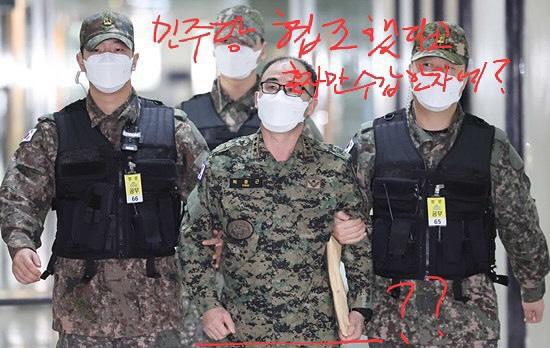 아니! 이럴수가 있나요?

왜 나라와 국민을 지켜주는 군인들이
이런 수모를 겪으셔야 하나요....

그런데도 
곽종근만 수갑 안차는 이유가??