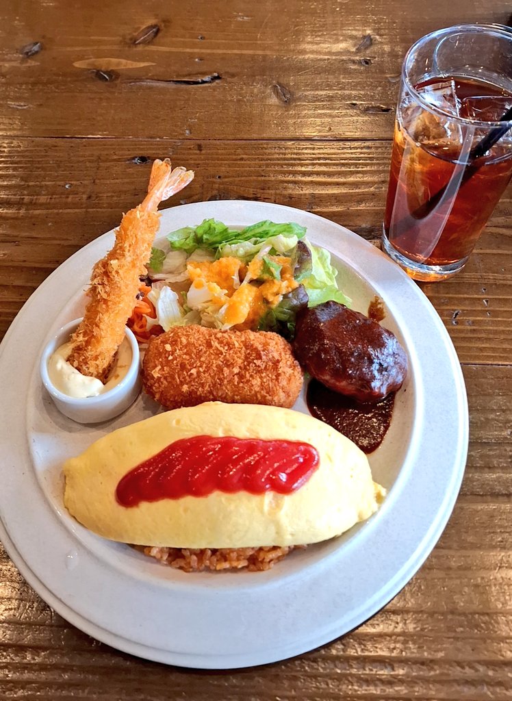 k98MH8azbSLWIIG's tweet photo. 大人のお子様ランチ🍴濃厚バニラプリン🍮
好きなものがワンプレートに✨
ボリューム満点で美味しかったです
そしてデザートは私好みの濃厚な固めのプリンで
美味しかったです
#ICHIMARUICHI
#大人のお子様ランチ
#濃厚バニラプリン
#ランチ https://t.co/LrpKLrliLH