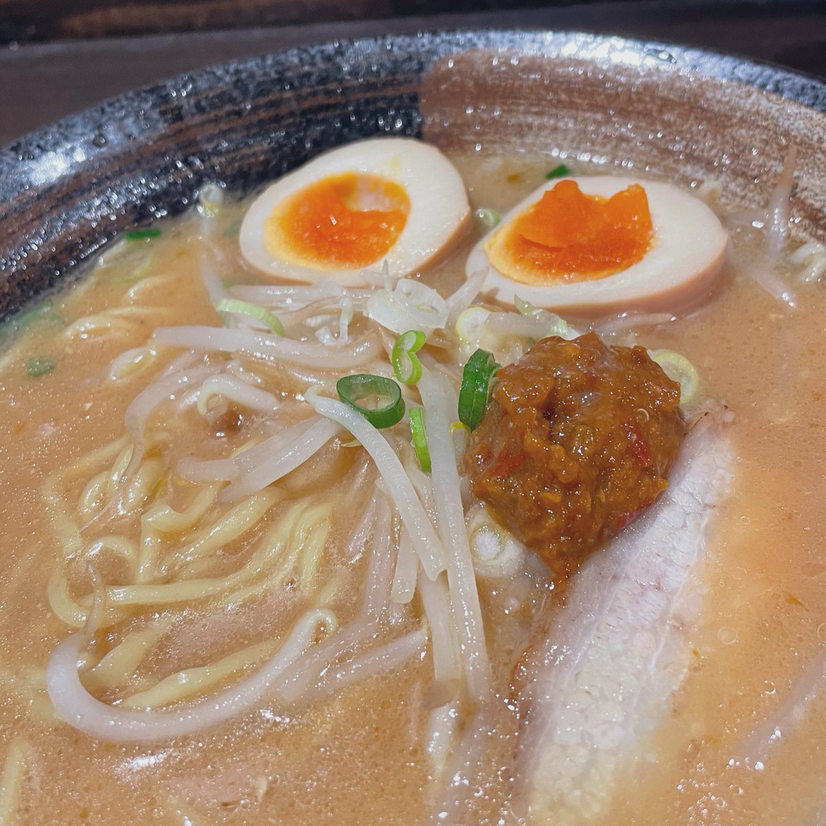 今シーズン初のゲレンデへ⛷️
ニュースでも報じていましたが、降りしきる雪の中でした☃️
滑り終わったあとのラーメンは、身体の芯から温まる一杯🍜✨🤗