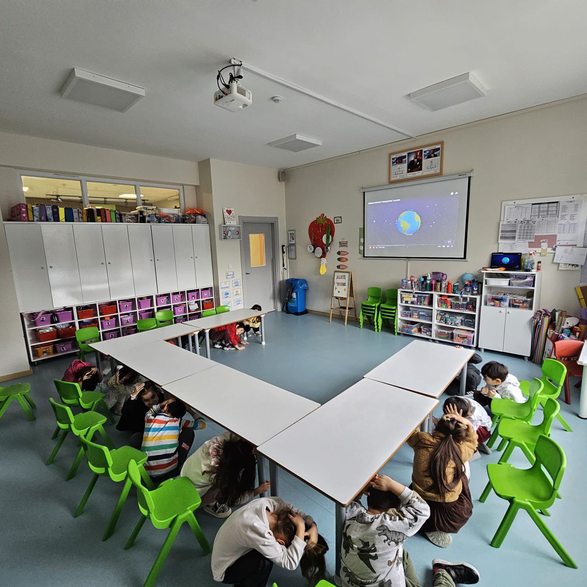 Okulumuzda 6 Şubat 2023 tarihinde yaşanan Maraş merkezli depremin 2. Yılında eş zamanlı olarak ‘Risk almayın tedbir alın ‘ sloganı ile tedbir tatbikatını gerçekleştirdik <a href="/tcmeb/">Millî Eğitim Bakanlığı</a> <a href="/istanbulilmem/">İstanbul İl Millî Eğitim Müdürlüğü</a> <a href="/BakirkoyMEM/">Bakırköy İlçe Millî Eğitim Müdürlüğü</a> <a href="/karzuoglu/">Kürşat ARZUOĞLU</a> <a href="/SevncSenturk/">Sevinç ŞENTÜRK</a>