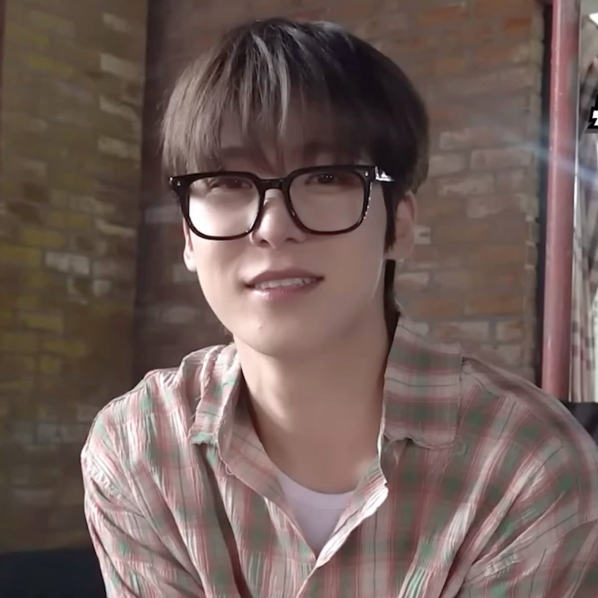 tinyhwx's tweet photo. ☆ yvngi threadfic

— in which yh is a university student and has to give a presentation on pet play and mg is the young cocky professor that is a little too eager to hear yh's speech. https://t.co/5zwN4N9NQD