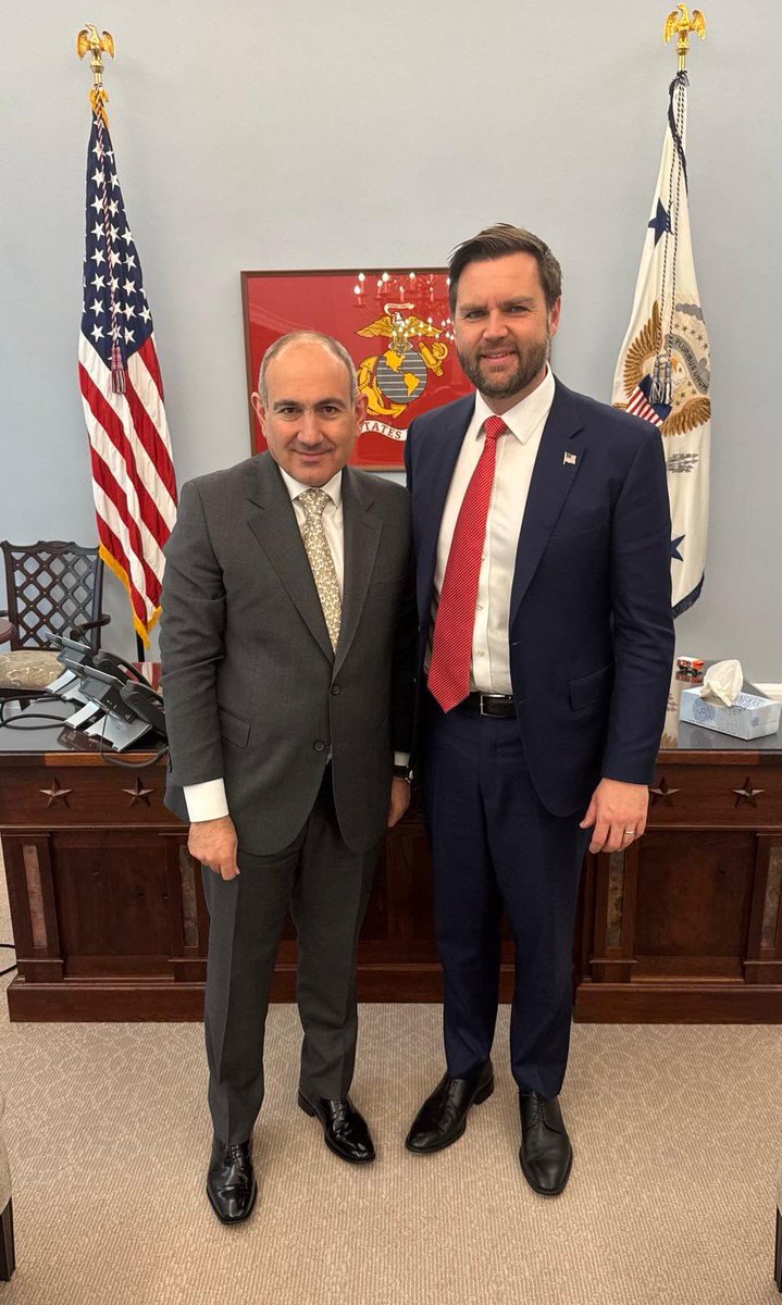 NikolPashinyan's tweet photo. Good introductory meeting with U.S. Vice President @JDVance at the White House. 

We had a productive and engaging conversation.🇦🇲🇺🇸 https://t.co/2yLetCp0l6