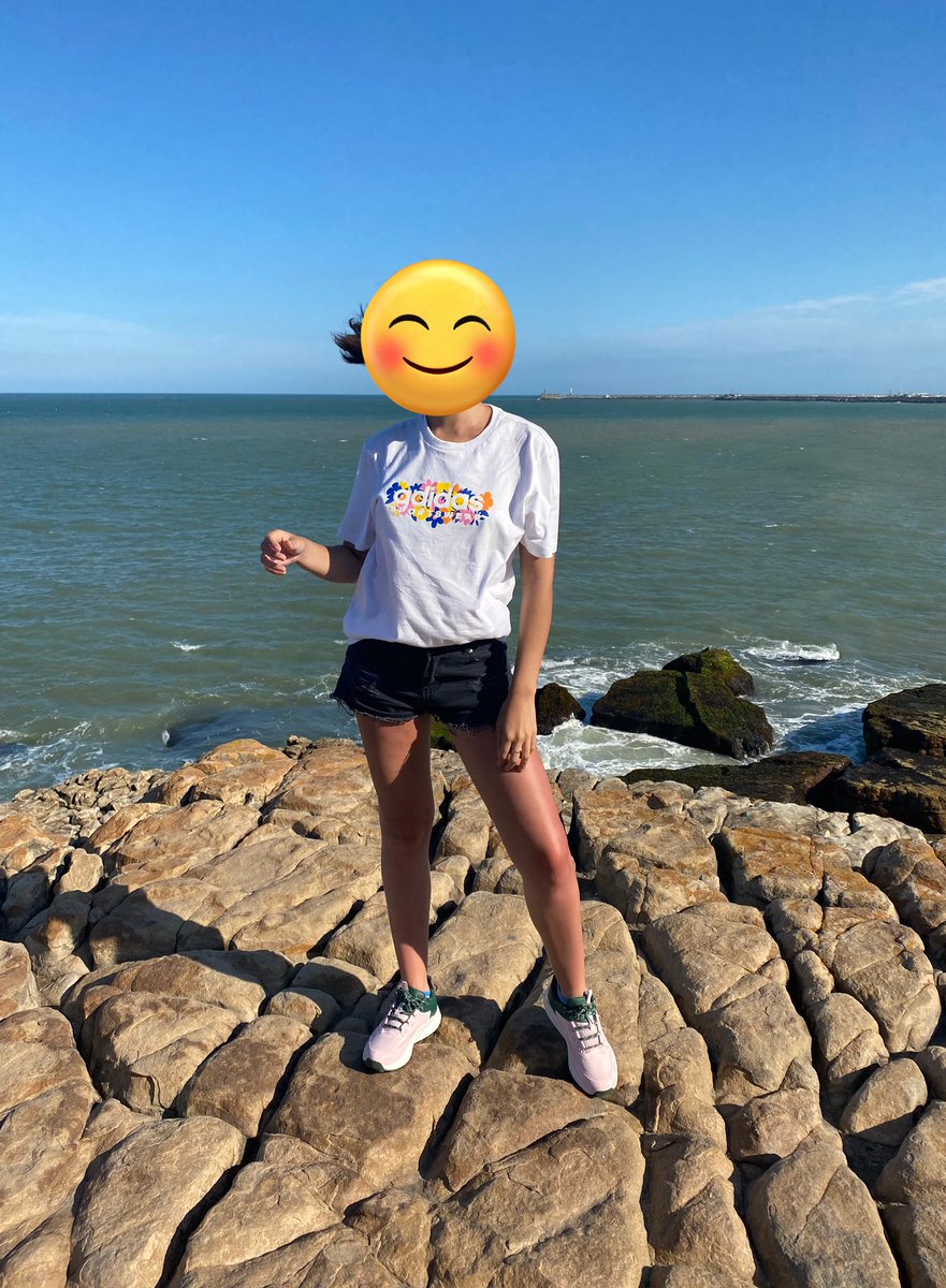 noeatcriptxn's tweet image. no puedo creer que en vez de piernas parezcan jamonessss