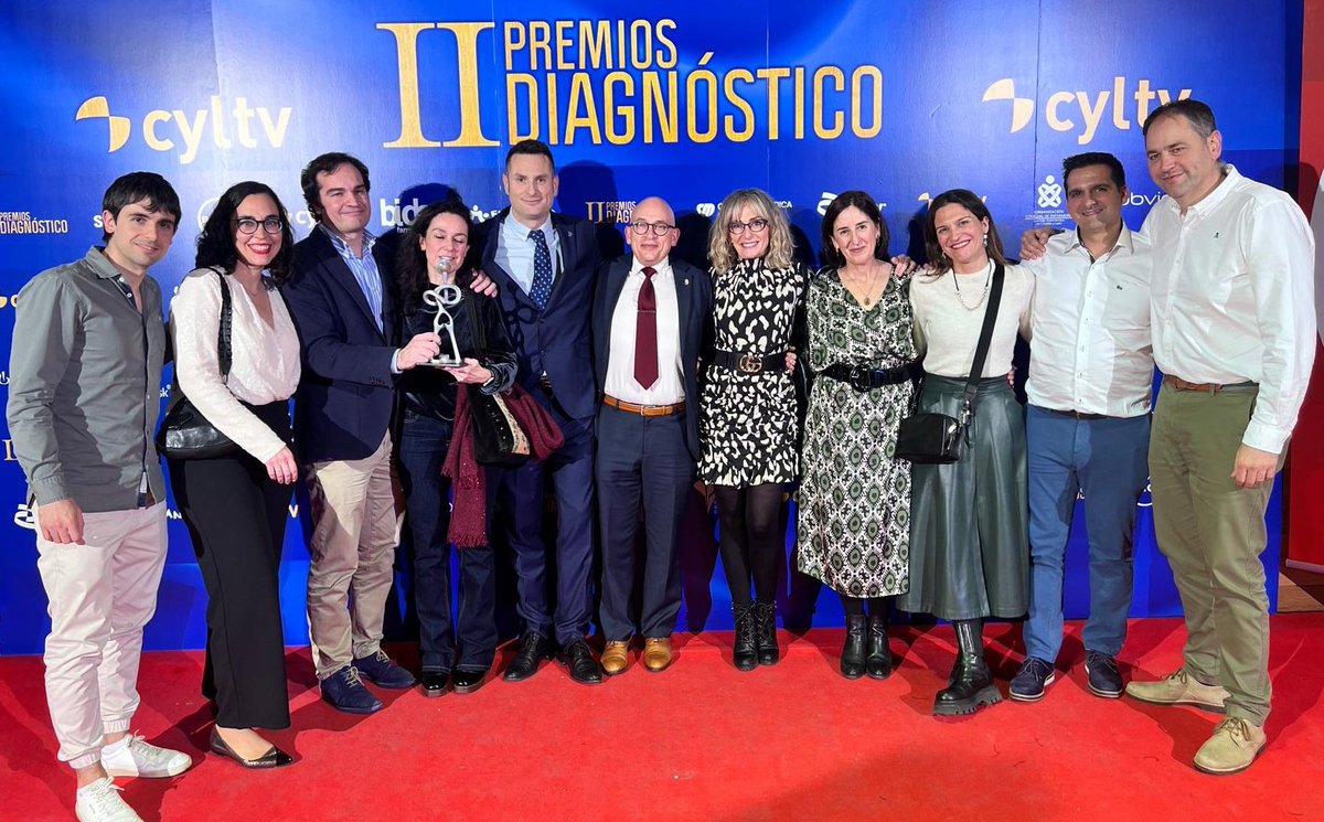 Ayer las Unidades de  Afrontamiento Activo del Dolor del <a href="/sacyl/">Sacyl</a> recibieron el Premio Diagnóstico a la Innovacion de <a href="/cyltv/">CyLTV</a> 
Muy contentos y agradecidos por este premio.
<a href="/FEDERICOMONTER4/">FEDERICO MONTERO</a>
<a href="/caminosal74/">ANA CAMINO</a>
<a href="/Evaarnaiz4/">Eva arnaiz</a>
<a href="/k_longax/">Beatricina</a> 
<a href="/doracinas/">Dora Encinas</a> 
<a href="/CPFCYL/">CPFCYL</a> 
<a href="/JCLarren/">Juan Carlos Larrén</a> 
<a href="/isabel_Mu10/">Isabel Muñoz Diez</a>