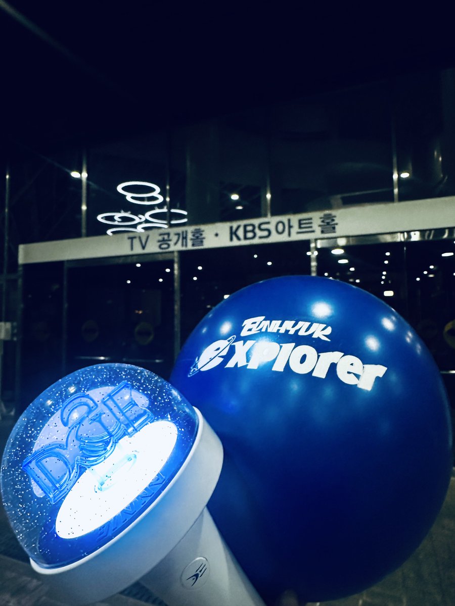 ミュージックバンクのセンバン最高過ぎたー💙
終盤になるにつれてずっとうるうるしてたけど、IVEあたりでヒョクがドンへとスタジオに入ってきたのを見た瞬間に涙腺崩壊😭😭😭

からの１位が発表されて他の出演者が捌けたらもうウネとELF.ANNIEだけの幸せ空間✨
最後はみんなスタンディングでUP N