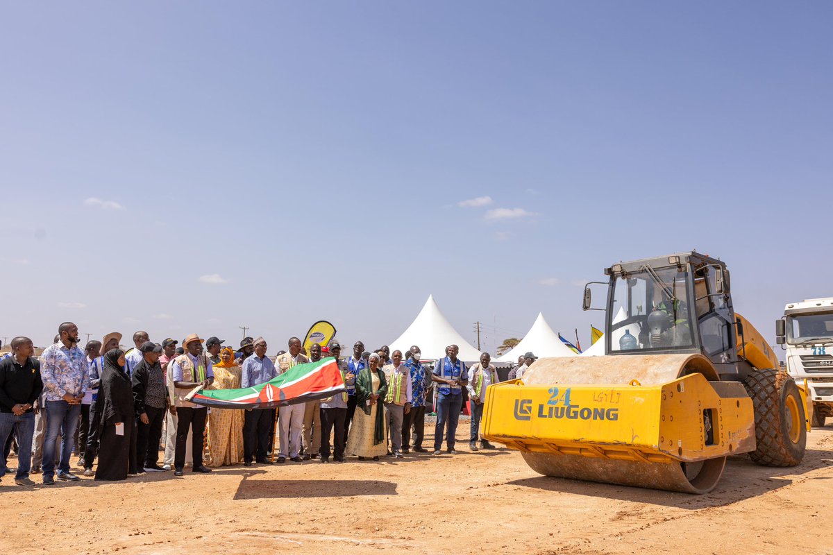 WilliamsRuto's tweet photo. The 205-kilometre Isiolo-Kulamawe-Modogashe road upgrade to bitumen standards is part of a broader plan to connect Isiolo and Mandera, enhancing access and trade with Somalia and Ethiopia. 

Traversing Meru, Garissa, Isiolo, Wajir and Mandera Counties, the road will boost trade, drive economic growth and foster integration.

In Garbatula, Isiolo County, officially launched the Horn of Africa gateway development project: Isiolo - Kulamawe and Kulamawe - Modogashe roads that will also include the Garbatula Town loop road.