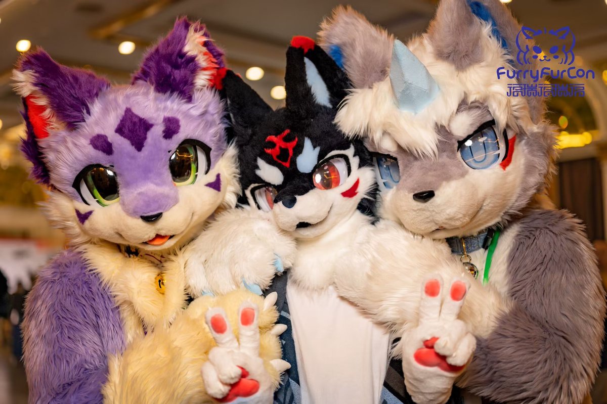 #FursuitFriday 
合照合照！<a href="/JIUXI_9c/">久惜</a> <a href="/GS_YwF/">狗神·煜w枫</a> 

📷：<a href="/wnkadpp/">皮断角</a>
