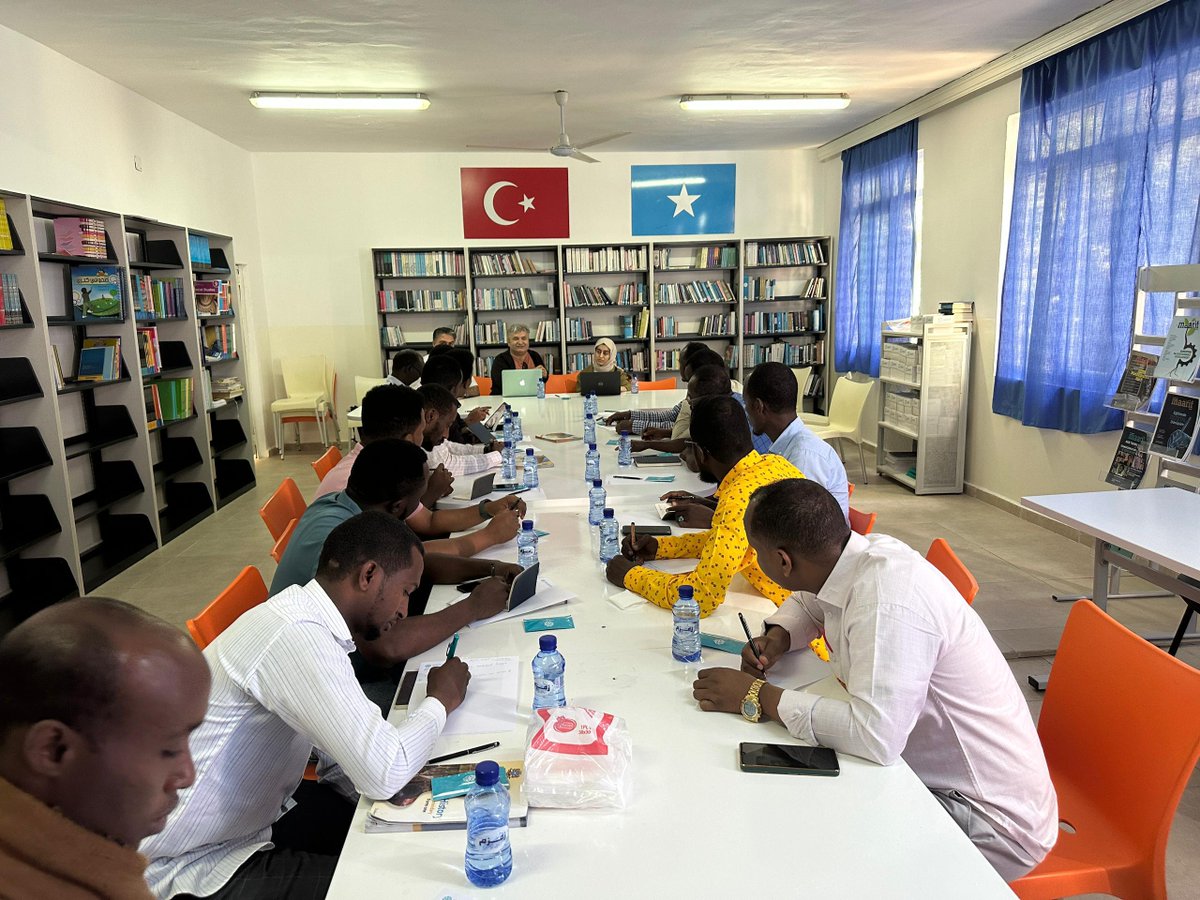 afrikavakfi's tweet photo. Afrika Vakfı olarak, Türkiye Maarif Vakfı’nın ev sahipliğinde Somali Ders Kitaplarında Türklerin, Türkiye'nin ve Osmanlı Mirasının Temsili Çalıştayı düzenledik.

Çalıştayda, Somali’de kullanılan sosyal bilgiler, tarih ve coğrafya ders kitaplarında Türkiye, Türkler ve Osmanlı mirasının nasıl temsil edildiğini gösteren araştırmamız ilgililerle paylaşıldı. Ders kitaplarının toplumsal hafıza, değerler ve iki ülke ilişkilerinin algılanışı üzerindeki etkileri ele alındı.

Çalıştay, Türkiye ve Somali arasındaki akademik ve politik diyaloğu güçlendirmek ve eğitim içeriğini tarihi ve kültürel bağları yansıtacak şekilde geliştirmek adına önemli bir platform sundu.

Çalıştayın ardından eğitimcilerle ayrı bir toplantı ile Somali eğitim sisteminin nüansları görüşüldü; müfredat çalışmalarının yürütülmesine dair öğretmenlerin görüşleri alındı ve sınıf içi iletişim stratejileri anlaşılmaya çalışıldı.

@tmfsomalia @TMaarifVakfi

As Africa Foundation, we organized the Workshop on the Representation of Turks, Türkiye and Ottoman Heritage in Somali Textbooks hosted by the Turkish Maarif Foundation.

At the workshop, we shared our research on how Türkiye, Turks and Ottoman heritage are represented in Somali social studies, history and geography textbooks. The effects of textbooks on social memory, values and the perception of relations between the two countries were discussed.

The workshop provided an important platform to strengthen the academic and political dialogue between Turkey and Somalia and to improve educational content to reflect historical and cultural ties.

The workshop was followed by a separate meeting with educators to discuss the nuances of the Somali education system, to get their views on the implementation of the curriculum and to understand classroom communication strategies.