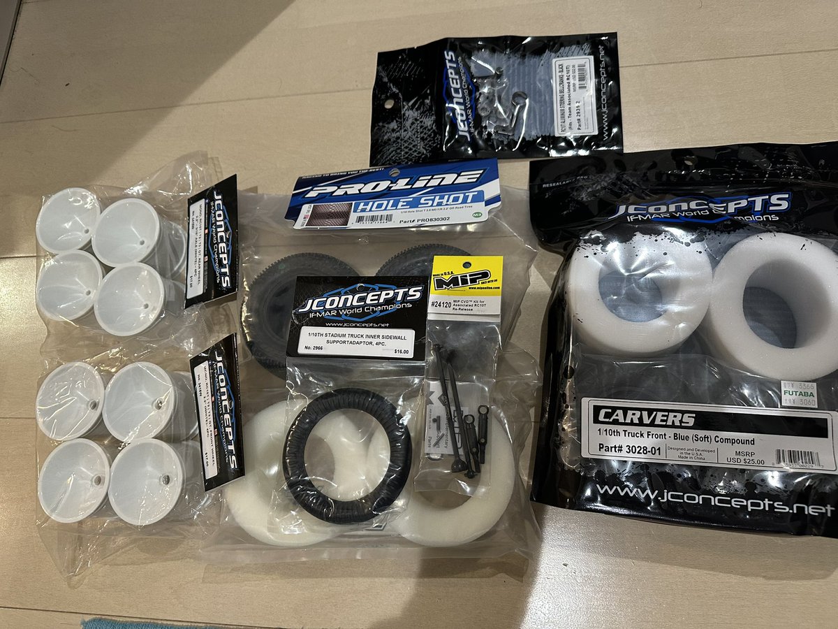 FTdai_rcbuggy's tweet image. 揃った！！！！
やっと揃ったの！！！！！😭

#rc10t
#jconcept
#mip
#proline
#associated