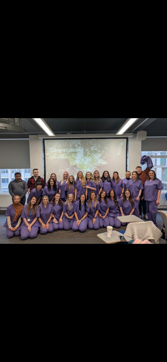 toniwells1's tweet photo. Class of 22 ๐
It's been emotional
#m22 #lastday #mentalhealthnurse #student #serviceuser #hope https://t.co/NXBsru3BFq
