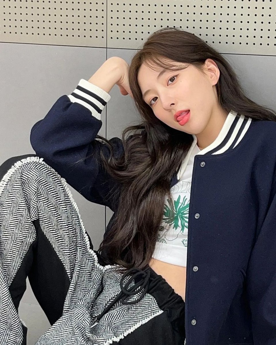 This is my first attempt to seek for friends after a long time {I’m too much socialize with puppies &amp; kittens}. Would you love to be my human friend? 🥺 Trivia, WJSN is still alive, yeoreobun. 😎 {even though I don’t know when will we comeback..😔} So, what’s your trivia, pipol?