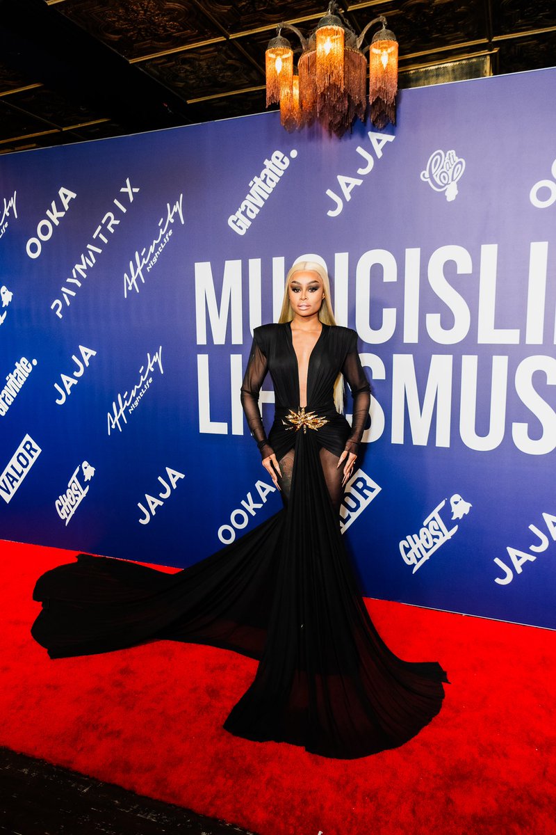 Hollywood Larry tweet media