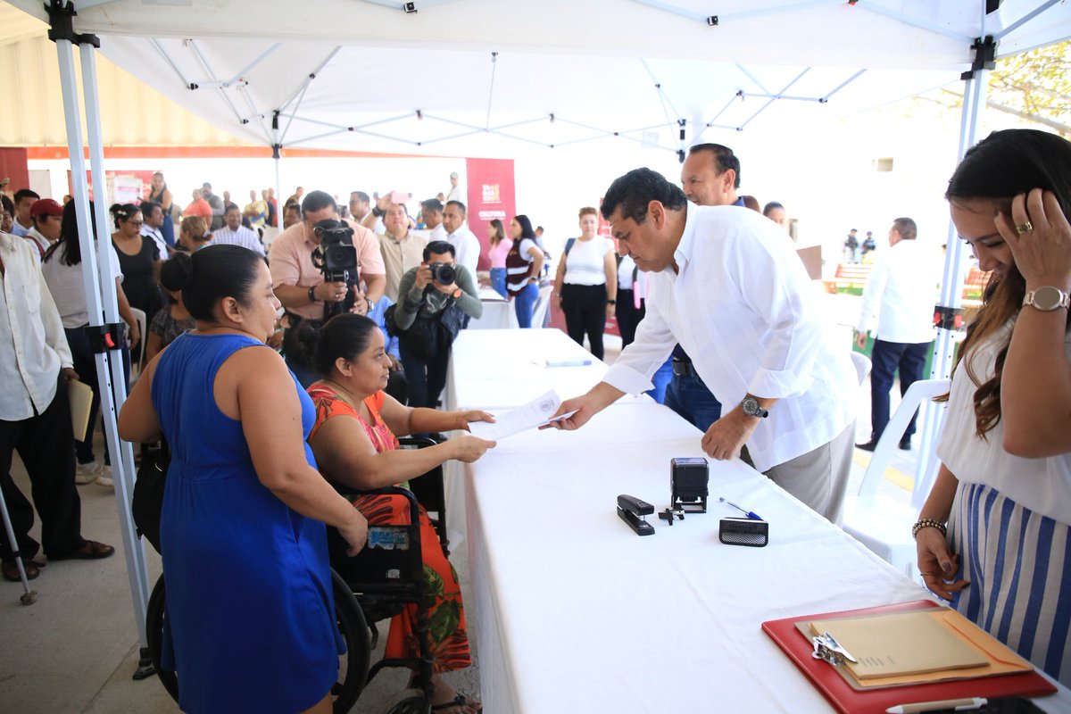 TabascoJavier's tweet photo. Como ya es una costumbre, estamos atendiendo al pueblo en Villa Sánchez Magallanes, del municipio de #Cárdenas. El contacto directo con la gente, es un privilegio para nosotros. #GobiernoDeTerritorio https://t.co/rlRDDVNwVM