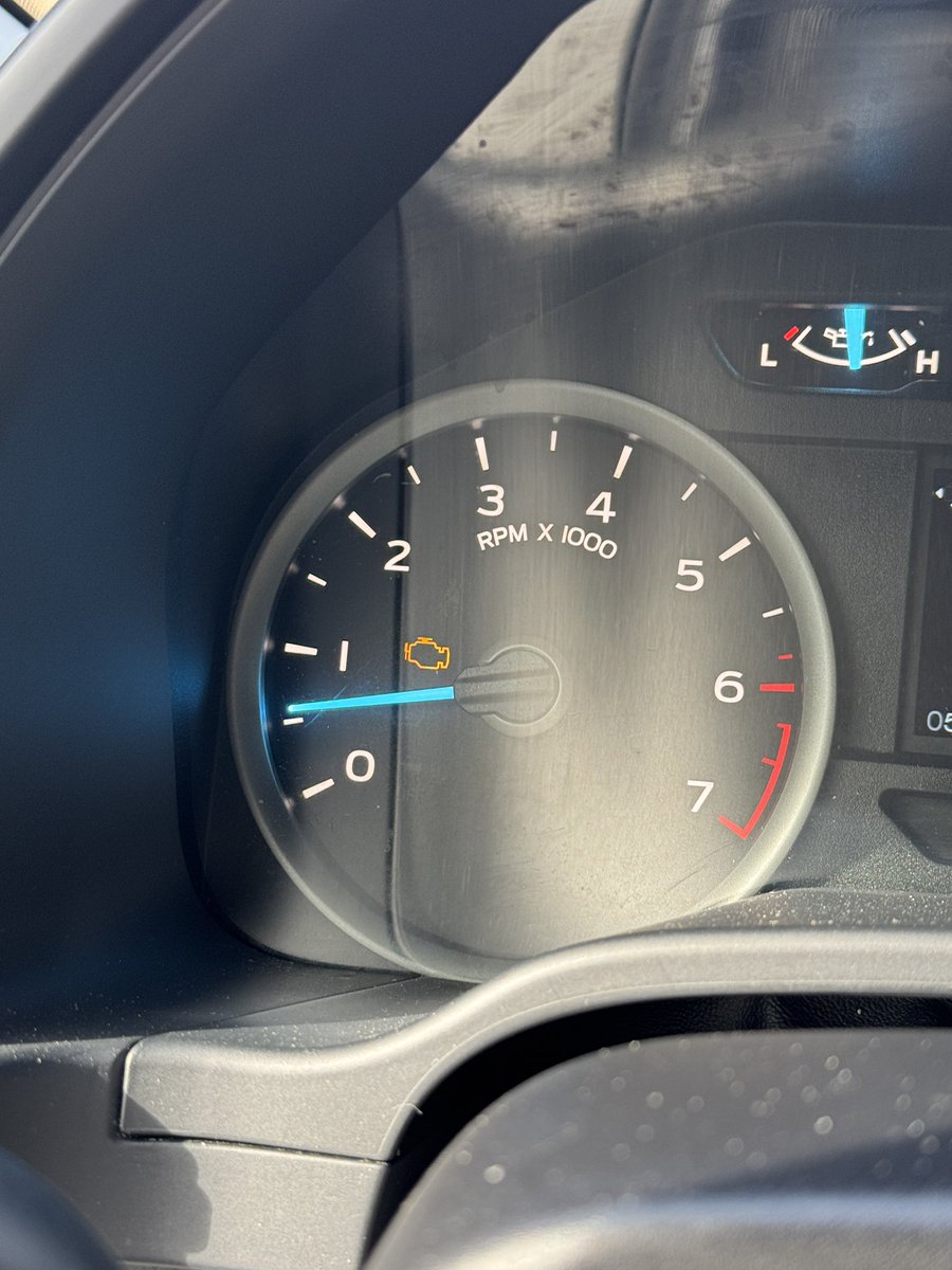jason_actual's tweet photo. @Carvana just delivered a truck with bald tires, non working powered mirror, broken tonneau cover, oh…and a check engine light https://t.co/0fR1TNO77e