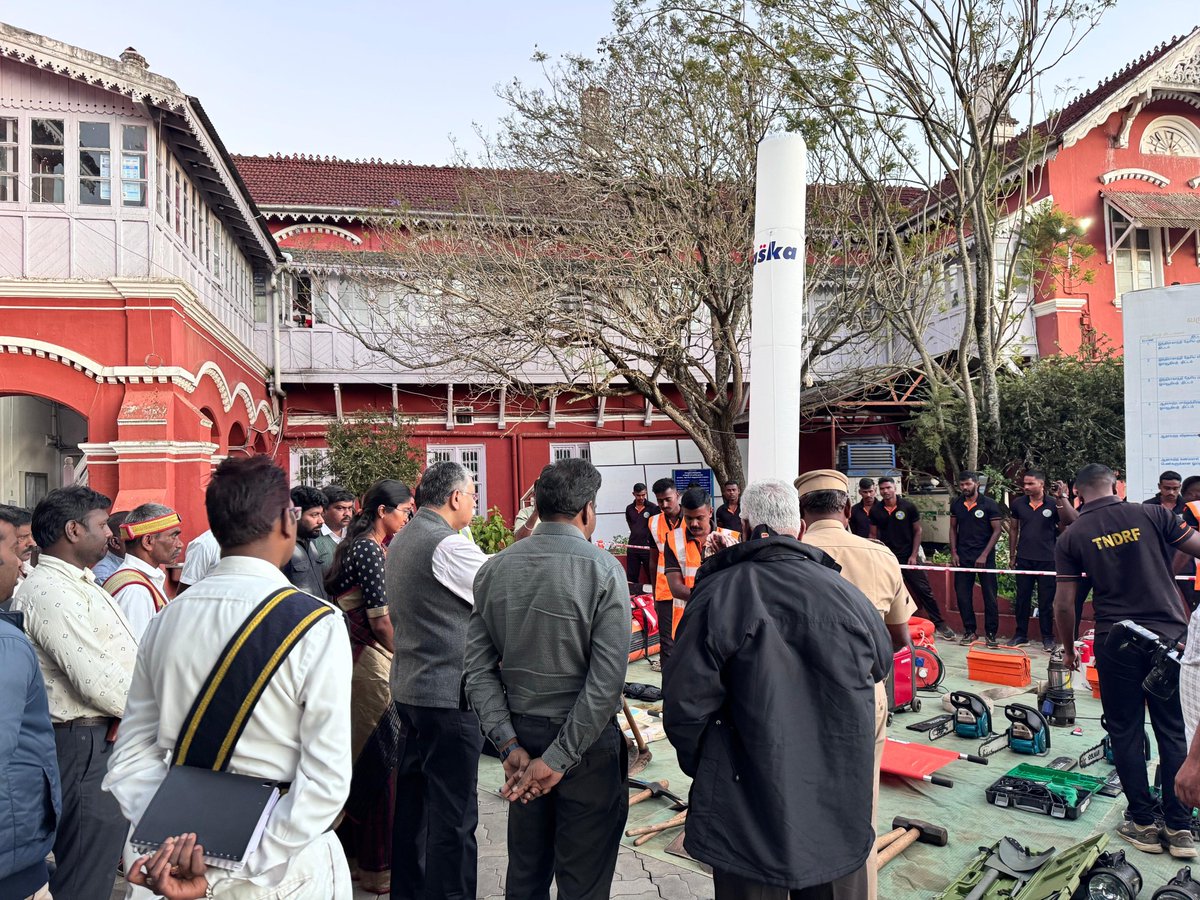 TNDRFHQ's tweet photo. Rescue operations during disaster times and TNDRF Rescue equipment were projected and explained  at campus of collectorate in Nilgiri dt., Higher officials and staff from various department were participated on 07/02/2025….@TNDRFHQ @tnpoliceoffl @tnsdma @TNPoliceEOC #Tndrf https://t.co/tKacLywzjo