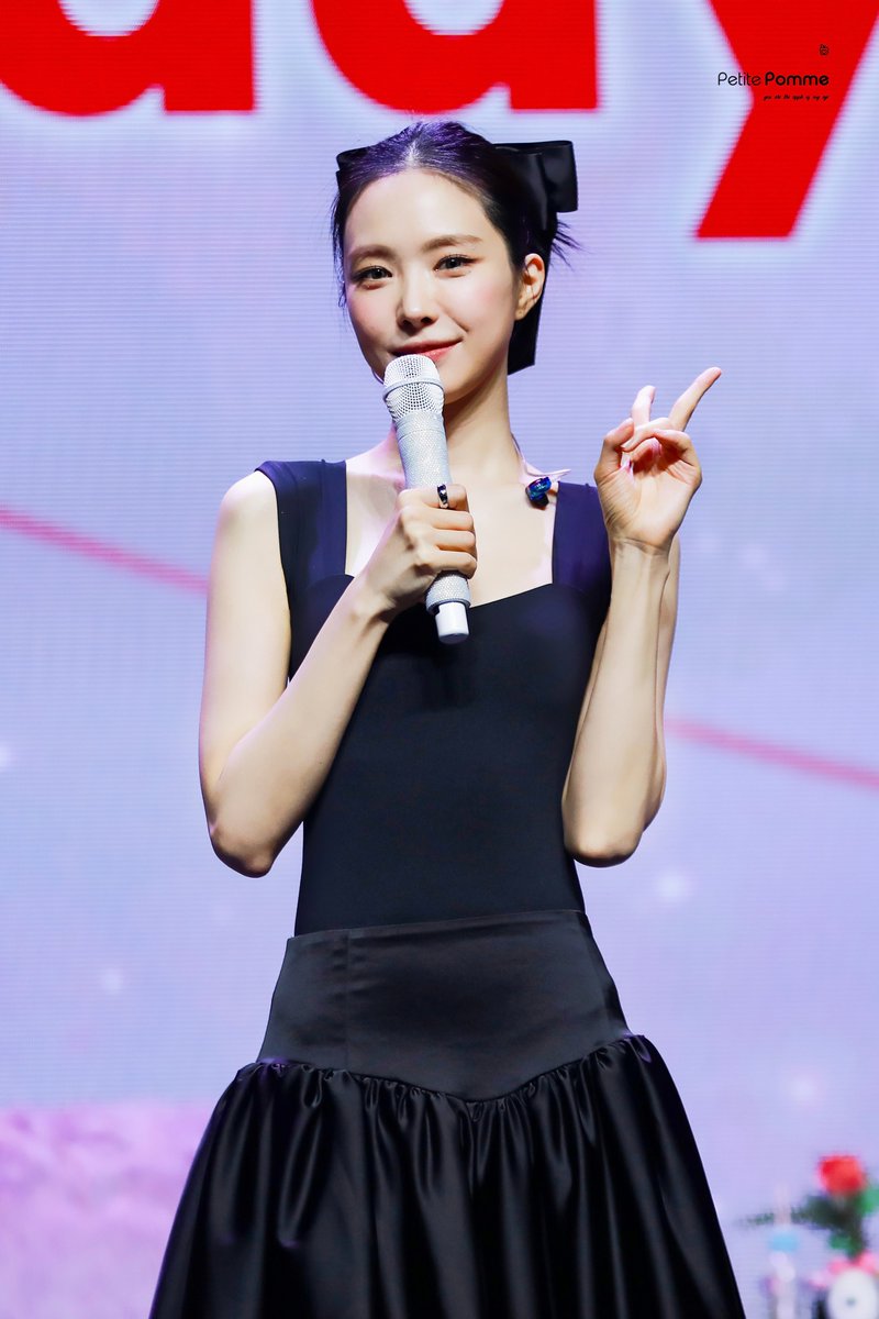 ⋆✴💜 𝓗𝓪𝓹𝓹𝔂 𝓝𝓪𝓮𝓾𝓷 𝓓𝓪𝔂 💜✴⋆

뭘 해도 예쁜 나은이는 웃는 모습이 젤 예뻐 ★·.·´¯`·.·
왜야면 너의 미소는 소중하기까지 하거든
그러니까 많이 웃어🥰

그리고 사랑해💜많이

#HappyNaeunDay #손나은 #나은 #Naeun #ナウン (<a href="/1994marcellasne/">나은</a> )