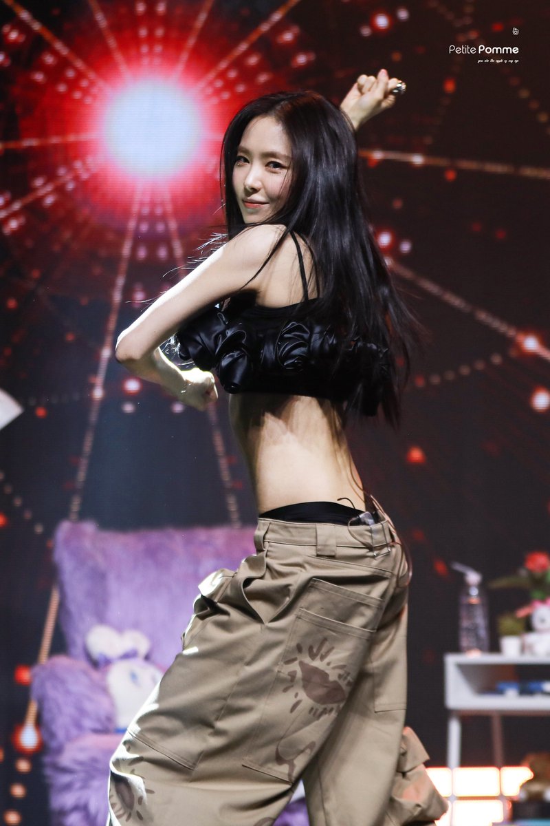 PetitePomme0210's tweet photo. ⋆✴💜 𝓗𝓪𝓹𝓹𝔂 𝓝𝓪𝓮𝓾𝓷 𝓓𝓪𝔂 💜✴⋆

꽃처럼 예쁜 나은이는 오늘 하루도 예쁘고 소중하다
그렇게 내내 어여쁘소서🌺

사랑받기 위해 태어난 낭이에게💜 

#HappyNaeunDay #손나은 #나은 #Naeun #ナウン (@1994marcellasne ) https://t.co/XPadyTWVSq