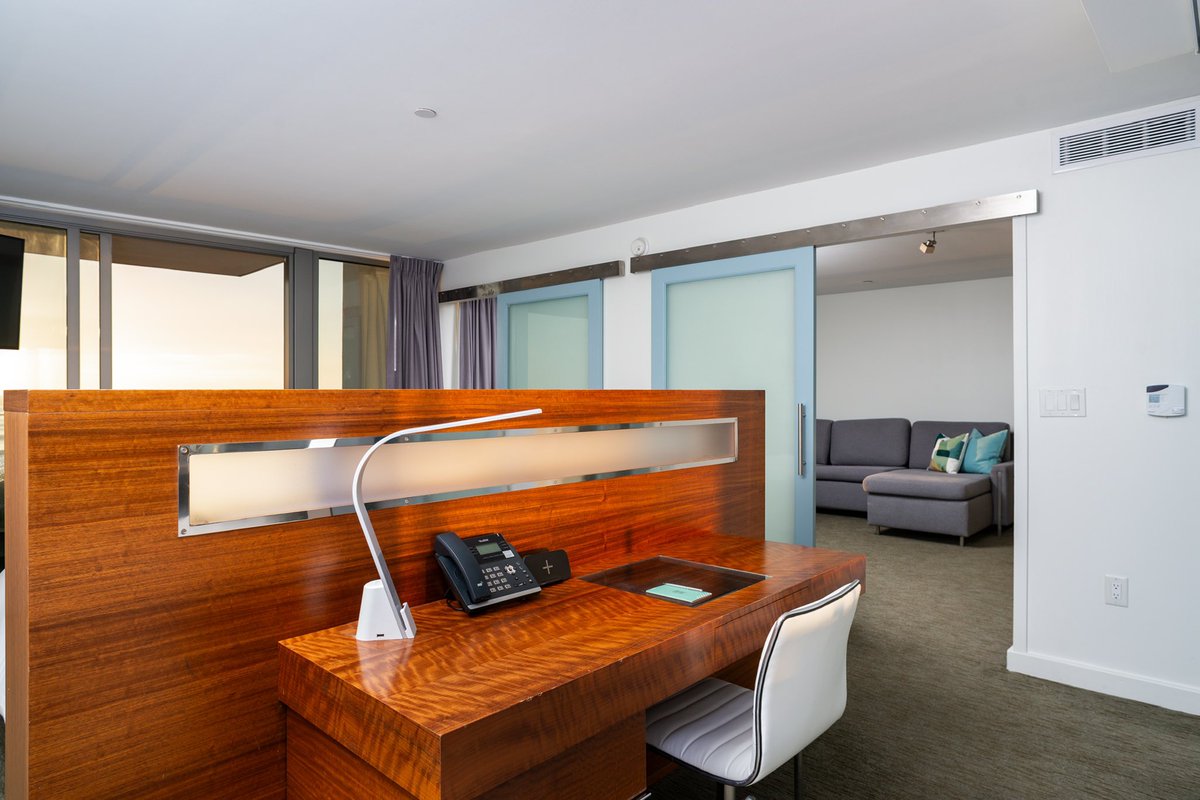 t23hotel's tweet photo. Stay more, Do more in San Diego! The city shines bright, especially at this time of year.☀️

Book a minimum of 2 nights and enjoy 20% off our best available rate. Experience the endless summer that San Diego has to offer. Reserve your stay now! 🌴🚴🏄

#hotel #california #sunset https://t.co/VoIGhY08J5
