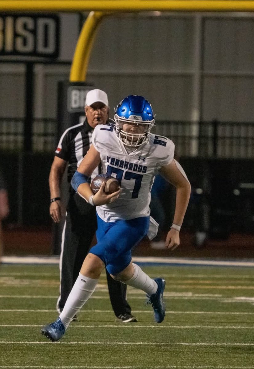 _cutterkennedy7's tweet image. Cutter Kennedy 2027 #87
6’5 220 QB Freshman Highlights
800+ Total Yards and 8 TDs in 4 games
(Missed Soph Szn due to non football related injury)
@NPCoachMorgan @CoachWhiteDB1 @coachwvde @Marchen44 @OnPurpose_WP @TXTopTalent @PrepRedzoneTX @FCProspects_ @SportPrepX @Gosset41