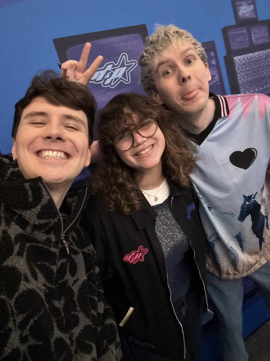 mooninof's tweet photo. GUYSSSS😭😭😭😭fav boys forever!! https://t.co/UQEoCOit8R