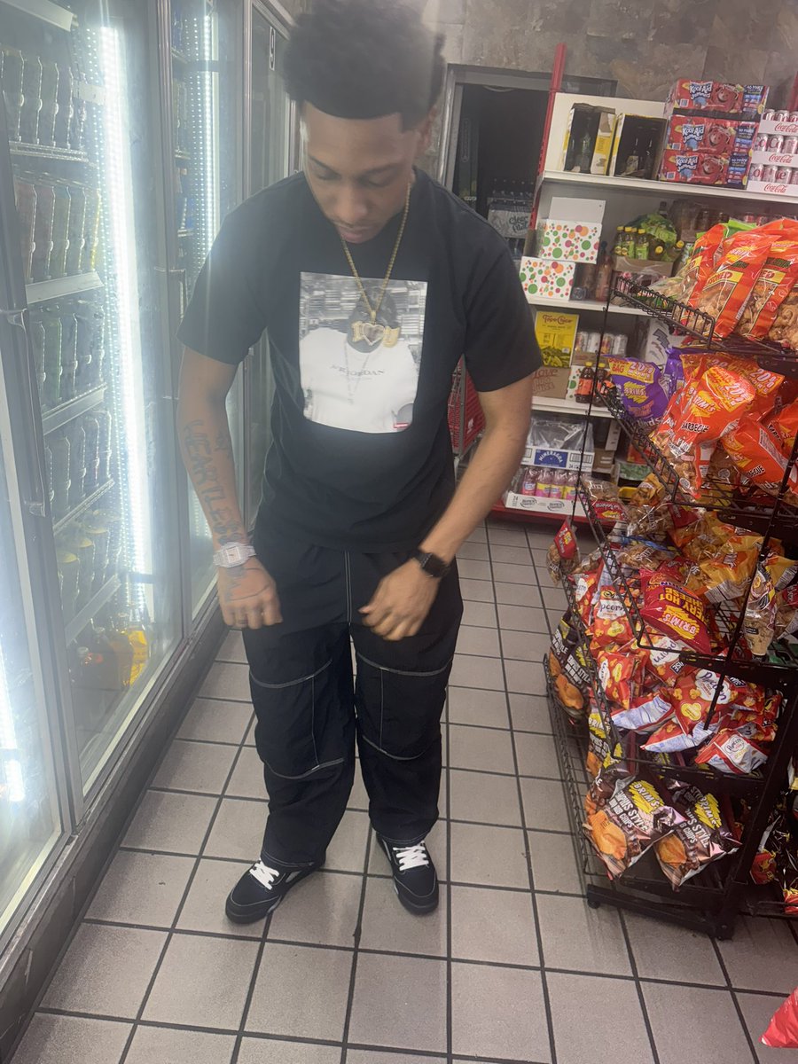 MobMarcusJG's tweet photo. Everyday I Thank God That He Made Me Different 
Had To Pay A Lil Extra Cause They Made Em Different🏚️ #JGxBDG #SUPREMExNIKE #RT https://t.co/ioXaM1ZU4W