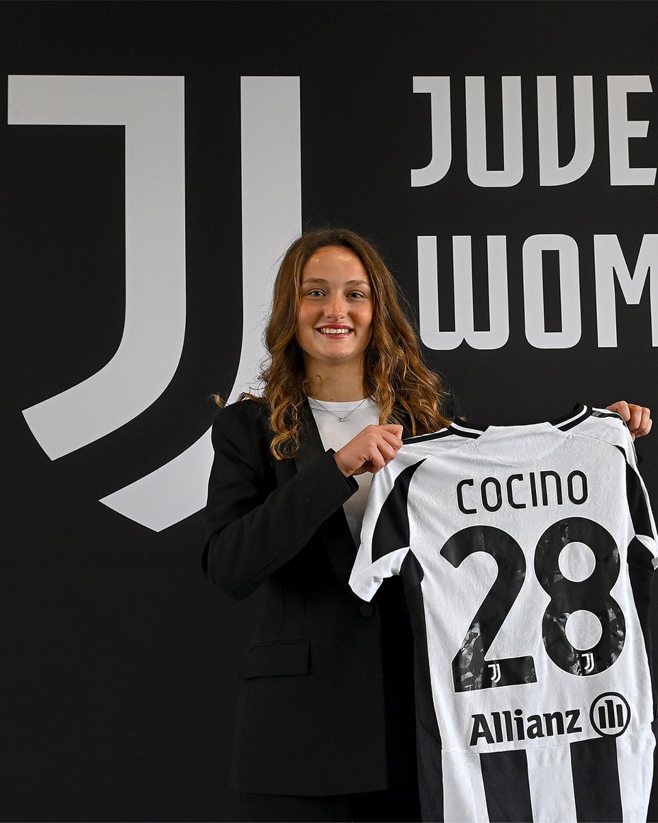 Pueblo_Juve's tweet image. ✍️ Martina #Cocino firma su primer contrato profesional con la #JuventusWomen 
La defensa clase 2007 firma un contrato hasta el 2027
#Juventus #Juve