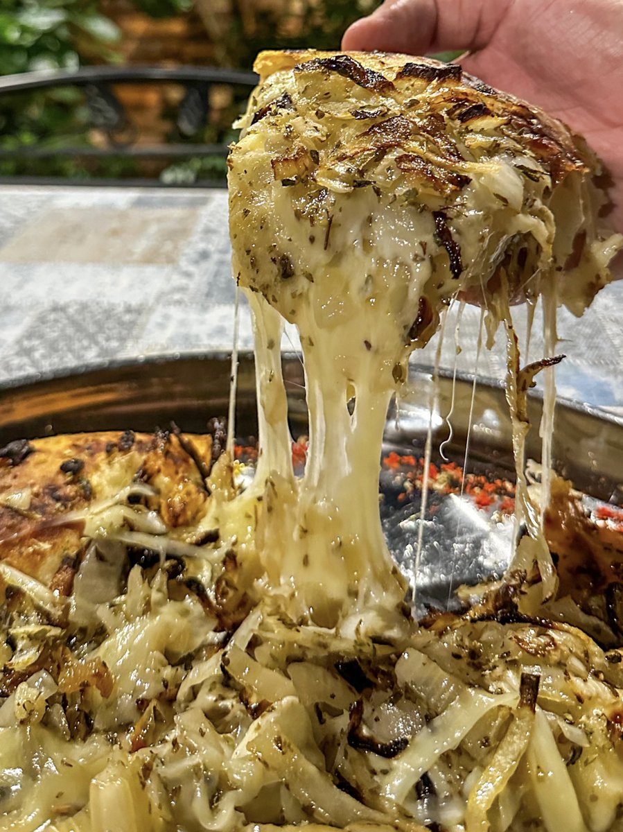 hernanvam's tweet photo. Se acerca el Día Mundial De la Pizza 🍽️🔥

Gente por favor tienen que probar la fugazzeta más deliciosa de Asunción 🍕Muchísimo queso, es una bomba calentita hecha por un chef argentino especialista en el rubro. Impresionante. Plus: también tienen lomitos y más. Detalles abajo 🔽 https://t.co/eggPRbc08f
