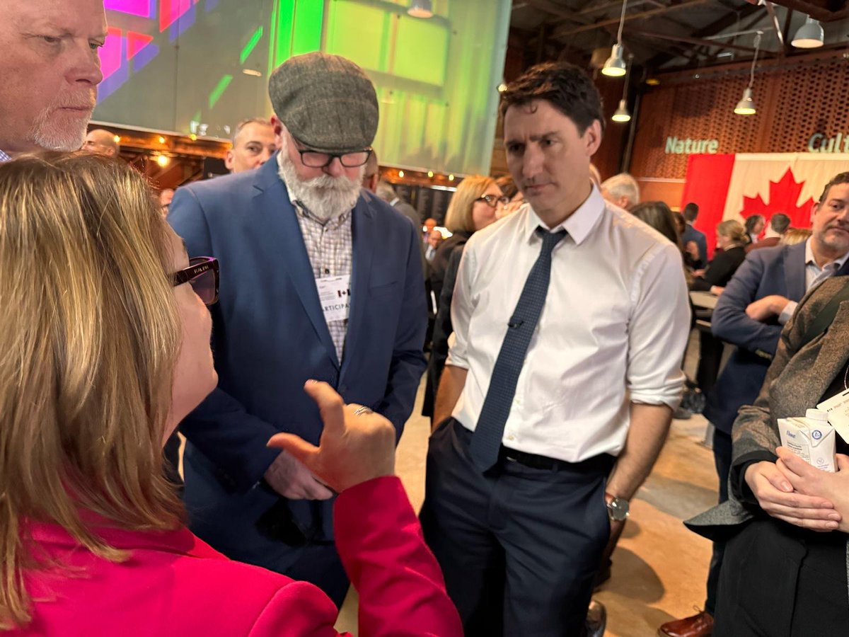 My message to the Prime Minister: we need a real plan to protect workers, not last-minute scrambling. 

Flanked by a number of union leaders representing thousands of workers with jobs on the line, we called for immediate EI enhancement.