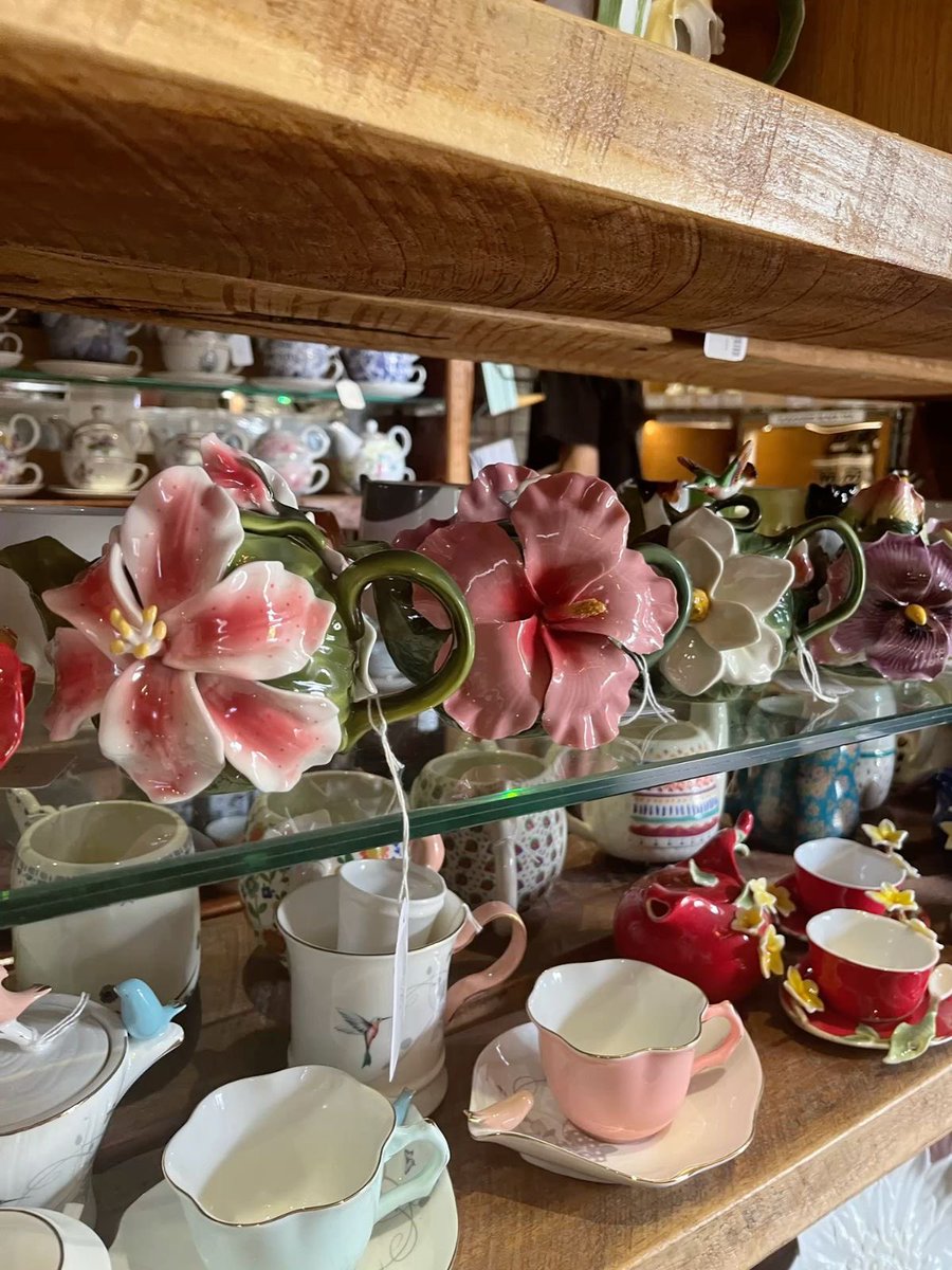 300moods's tweet image. ceramic botanical teapots 🫖