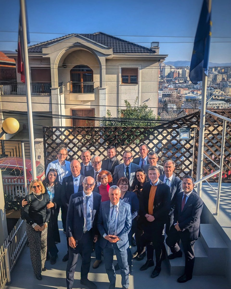 Great meeting w/ our 🇫🇷 counterparts! Staff from both Embassies, along w/ implementing partners, discussed plans &amp; possibilities for cooperation. 
 🇫🇷- 🇩🇪 cooperation isn't just bilateral, but a globally implemented concept.
Cher <a href="/Olivier_Guerot/">Ambassadeur Olivier Guerot</a>, merci pour l'invitation!
🇩🇪🤝🇫🇷