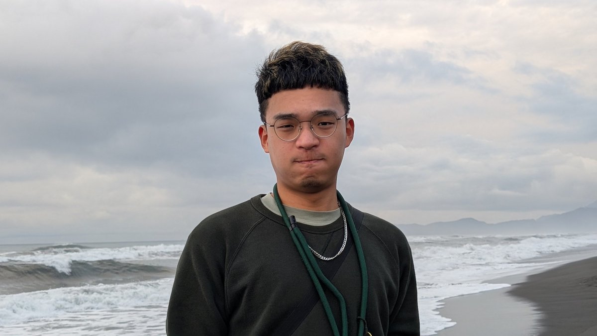 其實我沒資格怪雍正的莞莞類卿。
「投射」一直都在發生的吧？
像是今天喜歡上的那個鼓手，有一點像我微異男忘的離職前輩+某朋友。
也許我對肉肉臉的偏愛都是來自國小喜歡的男同學。
反正能暫排苦思，除卻巫山非雲也。

而我也變肉肉臉了（喜歡）